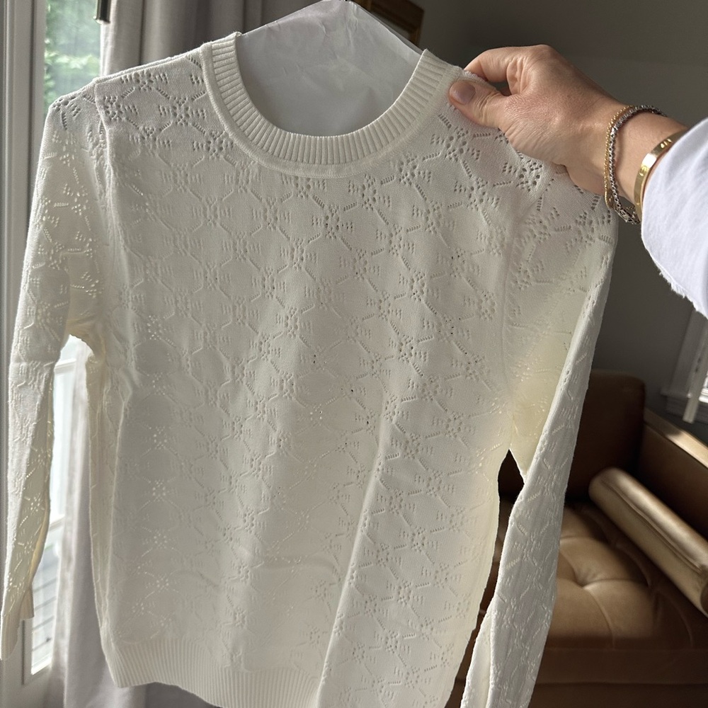 Club Monaco pull over white sweaters. Size XS. Brand new so the tags.